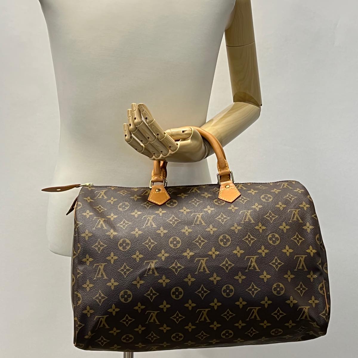 Louis Vuitton Speedy 40 Handbag