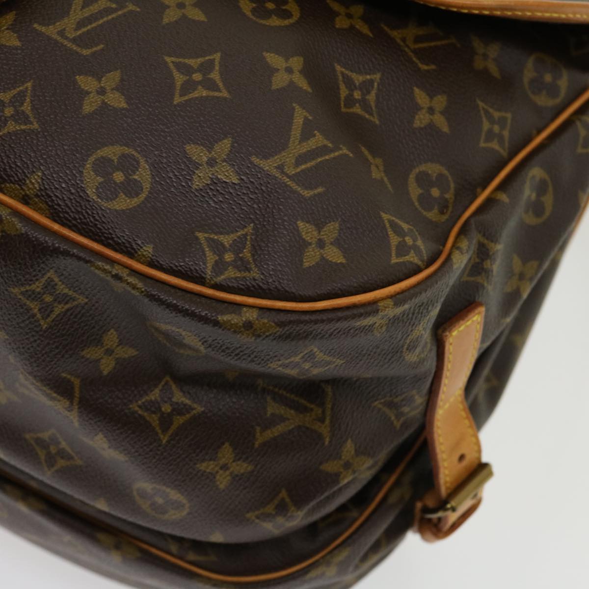 Louis Vuitton Saumur 35 Shoulder Bag