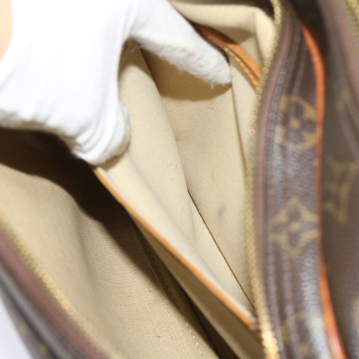 LOUIS VUITTON Reporter Shoulder Bag