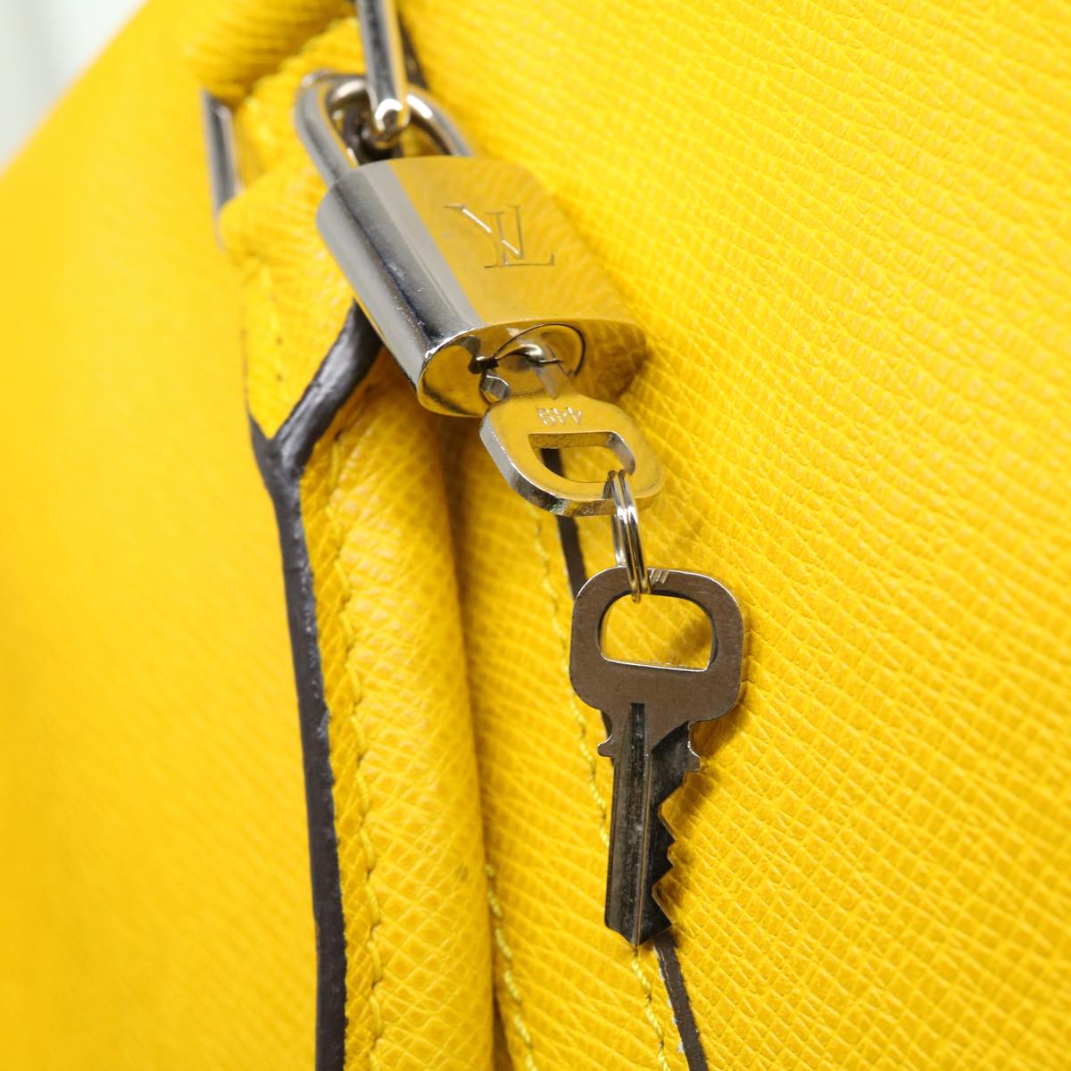 Louis Vuitton Porte Documents Voyage Handbag
