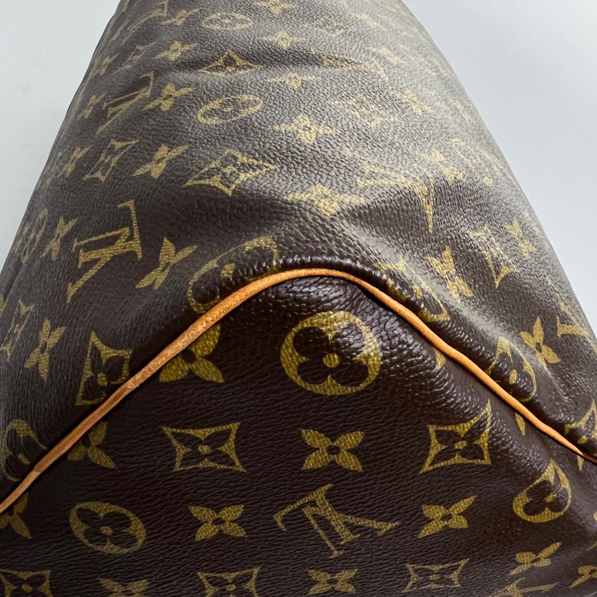 Louis Vuitton Speedy 40 Handbag