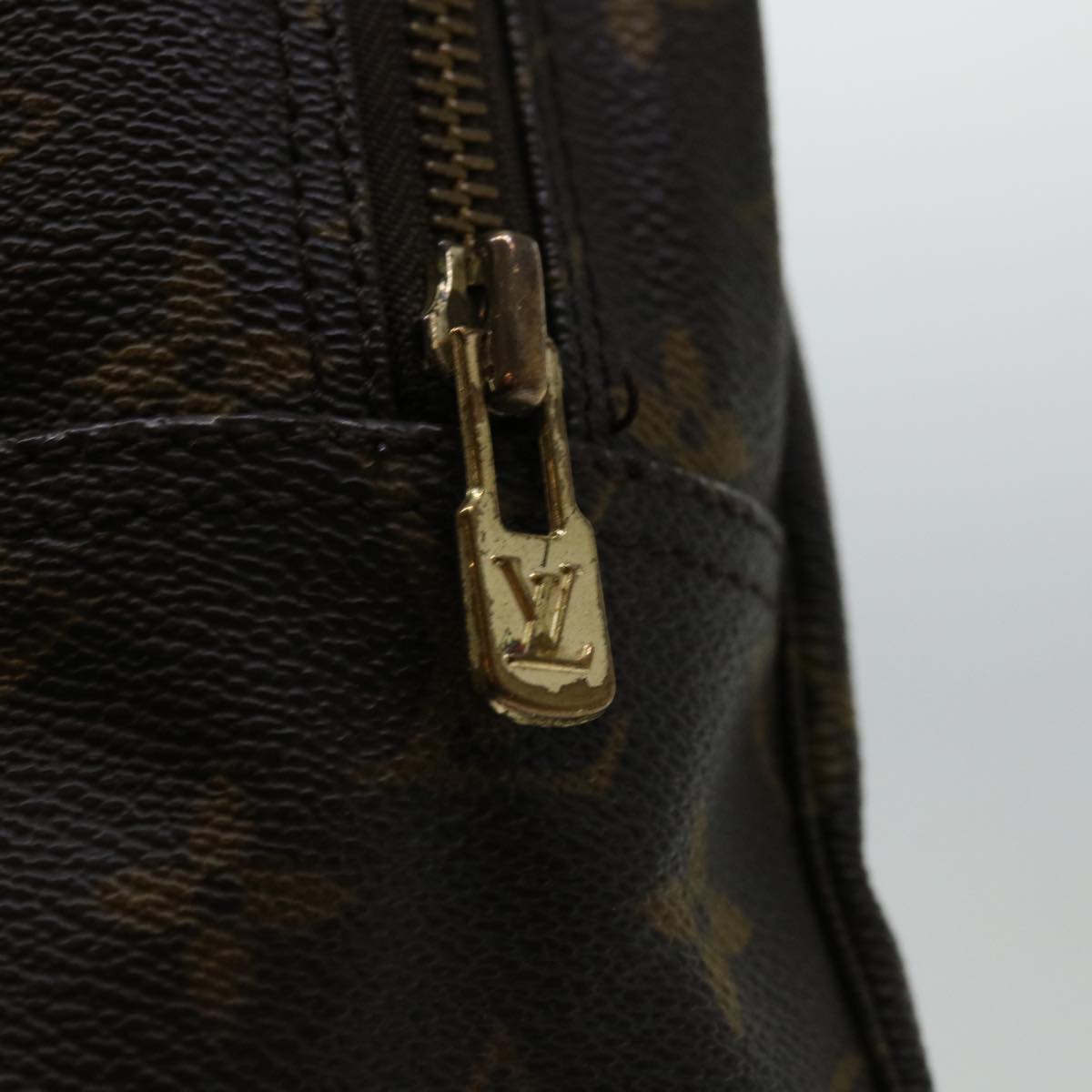 LOUIS VUITTON Trousse Toilette 28 Clutch Bag
