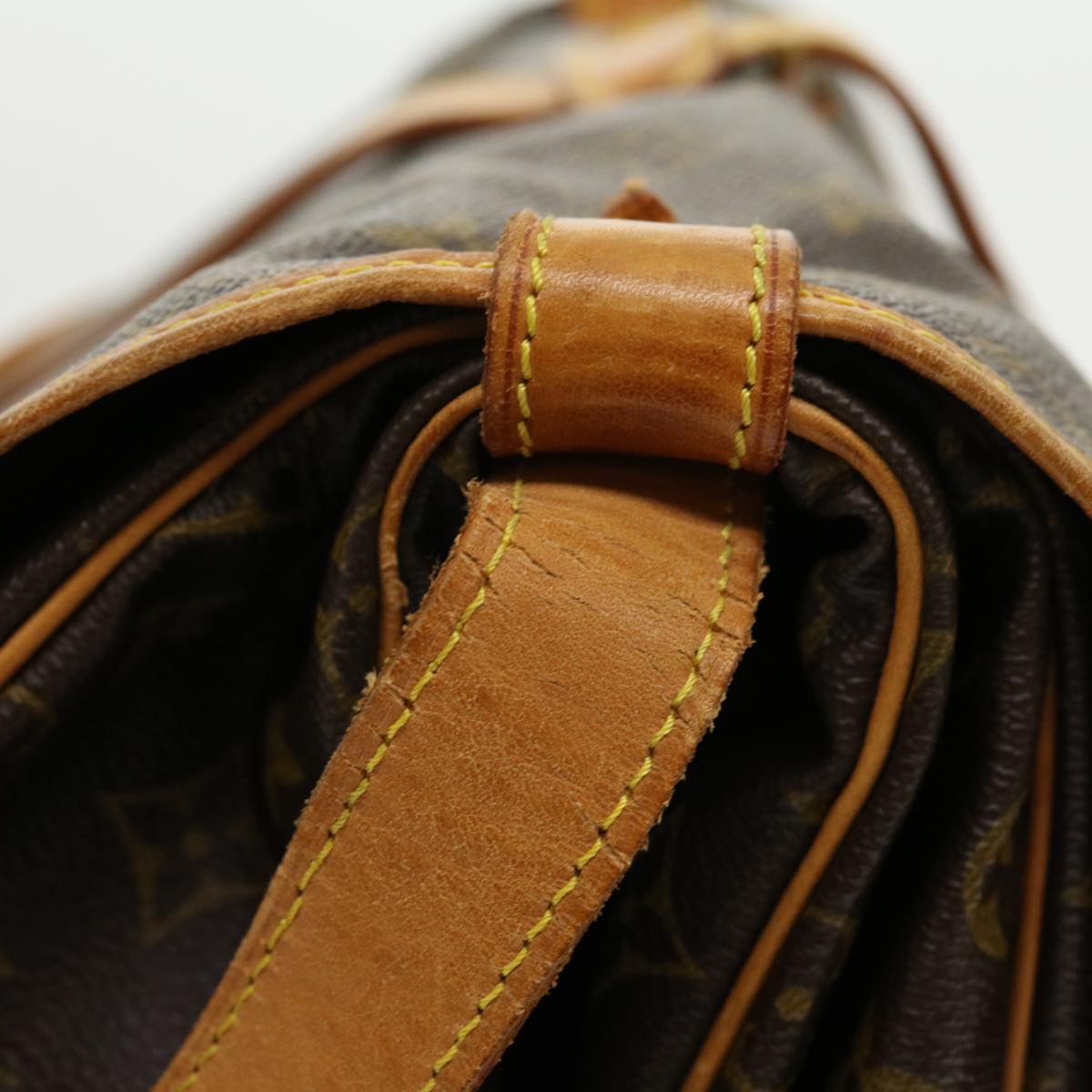 Louis Vuitton Saumur 35 Shoulder Bag