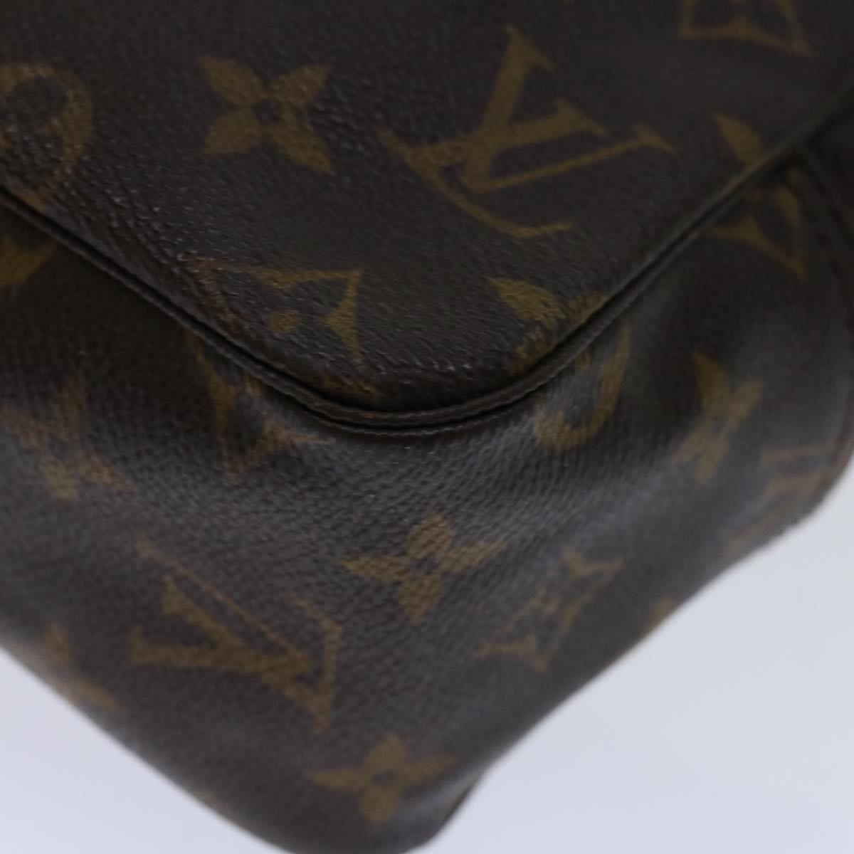 LOUIS VUITTON Trousse Toilette 28 Clutch Bag