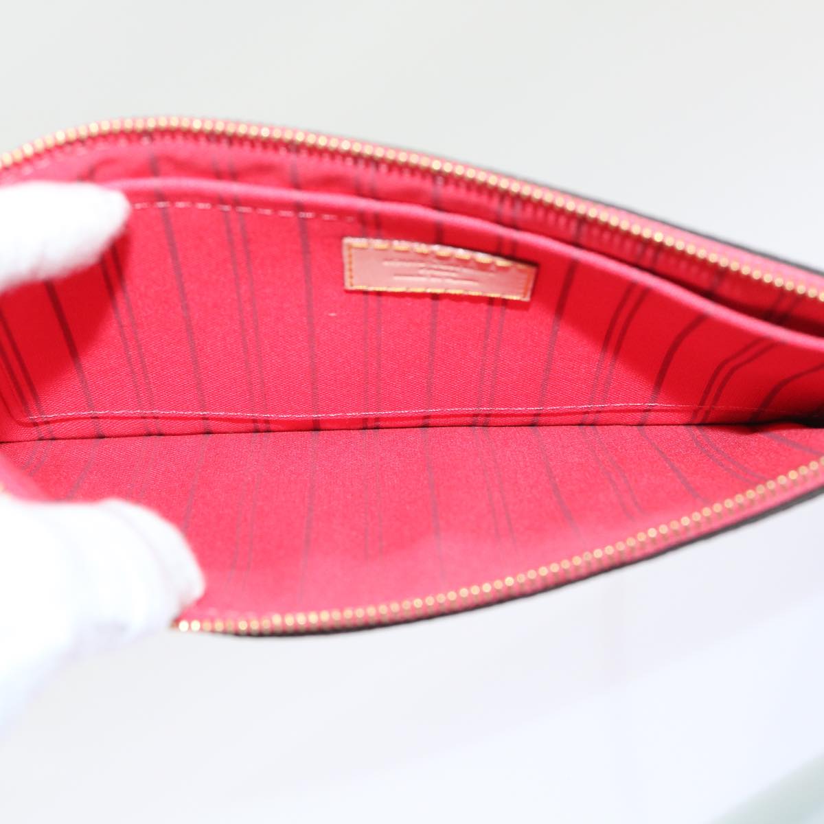 LOUIS VUITTON Neverfull MM Tote