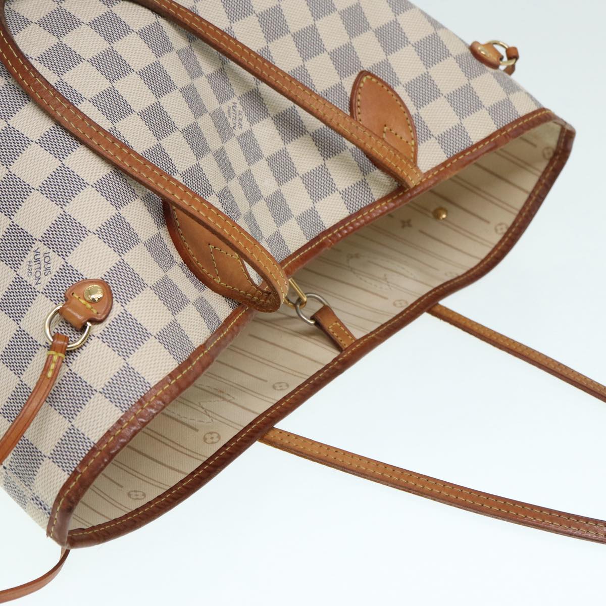 LOUIS VUITTON Neverfull MM Tote