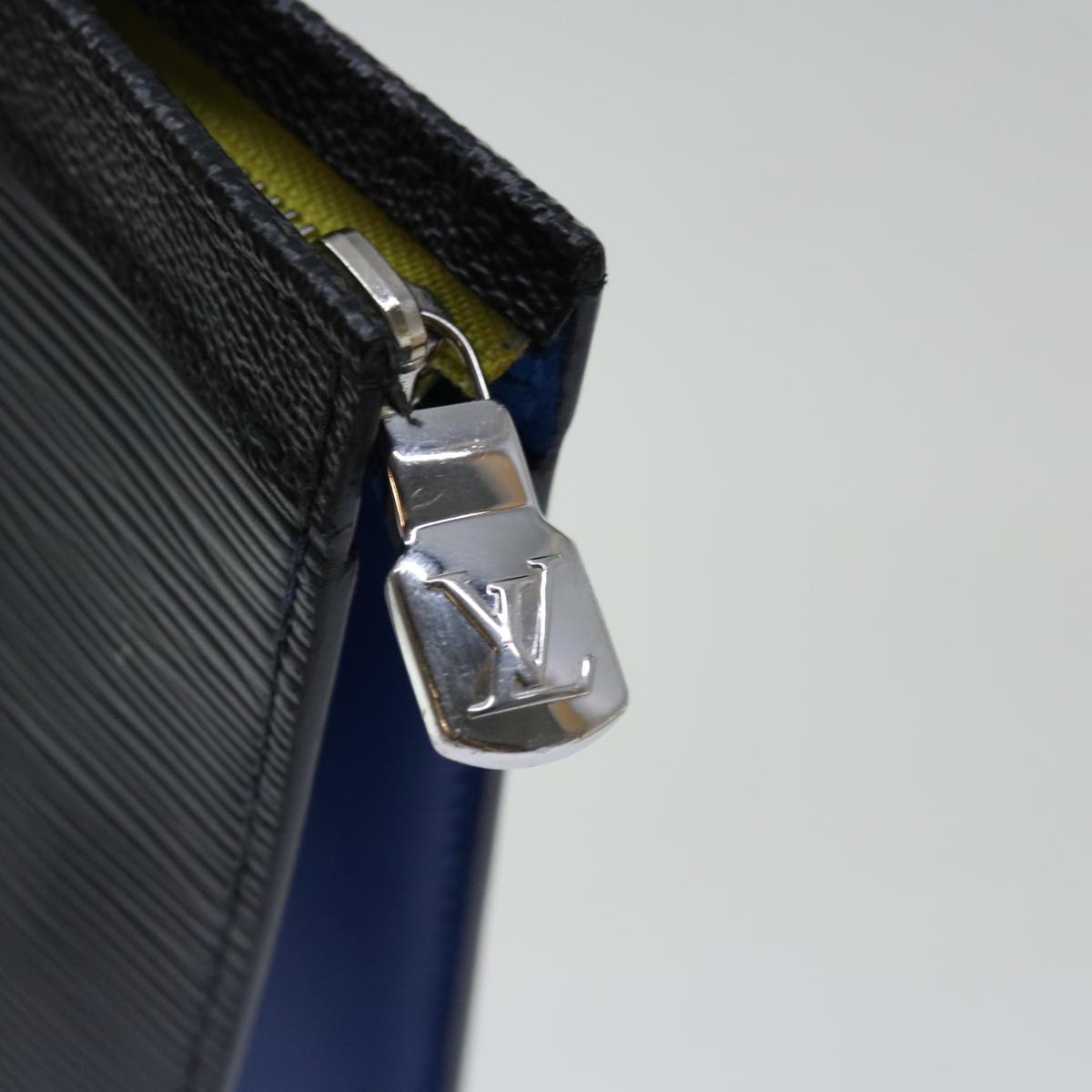 LOUIS VUITTON Pochette voyage Clutch Bag
