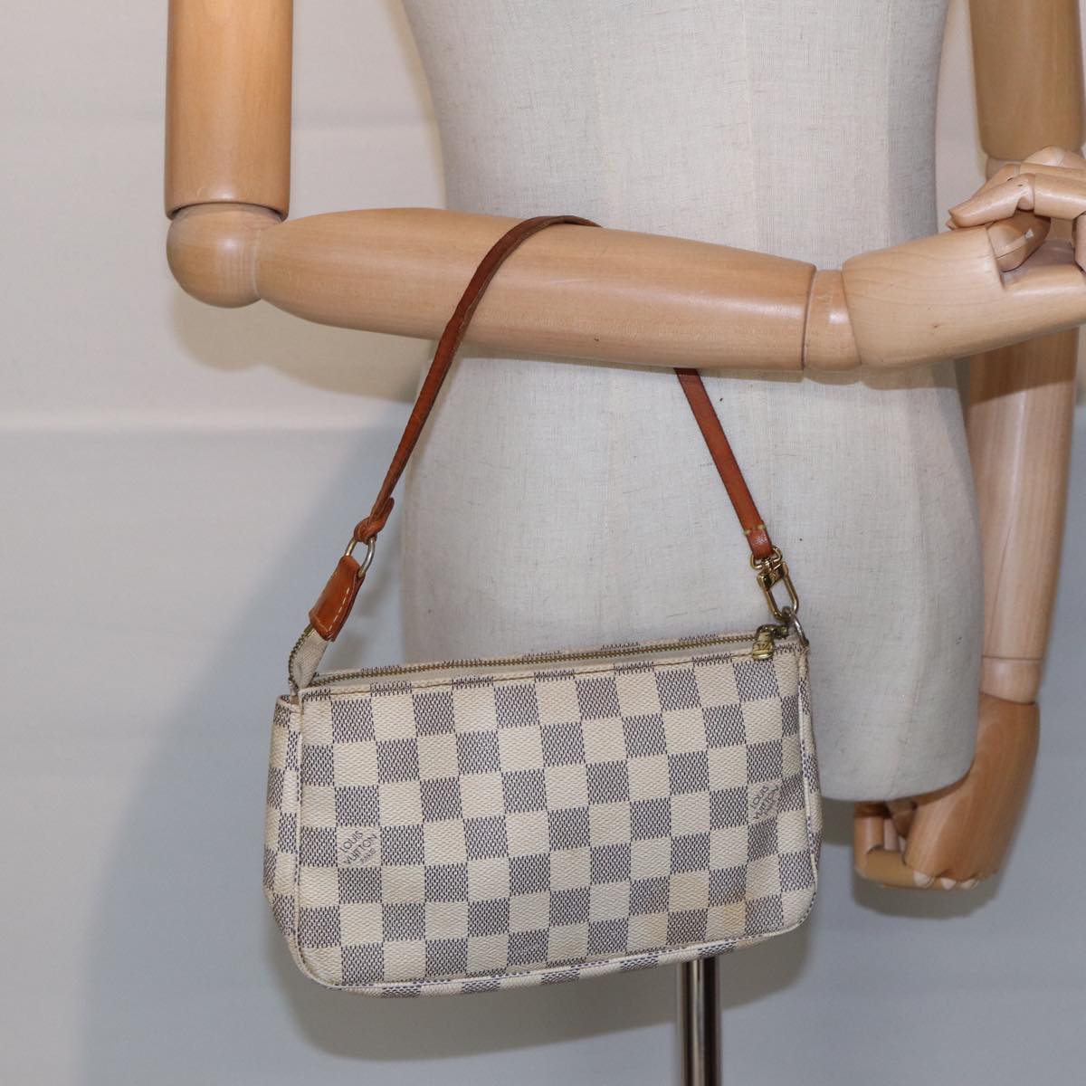 LOUIS VUITTON Pochette Accessoire Clutch Bag