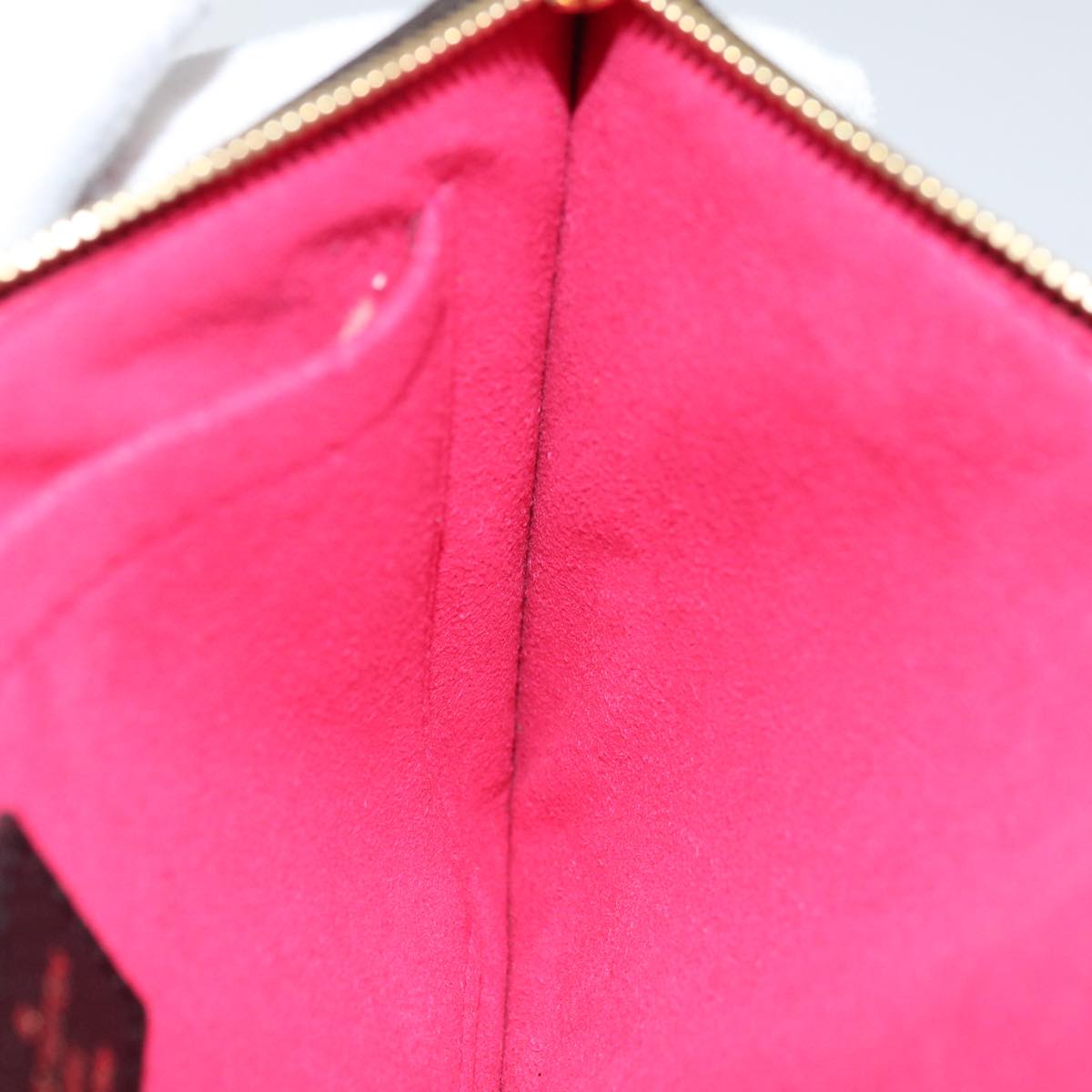 LOUIS VUITTON Neverfull MM Tote