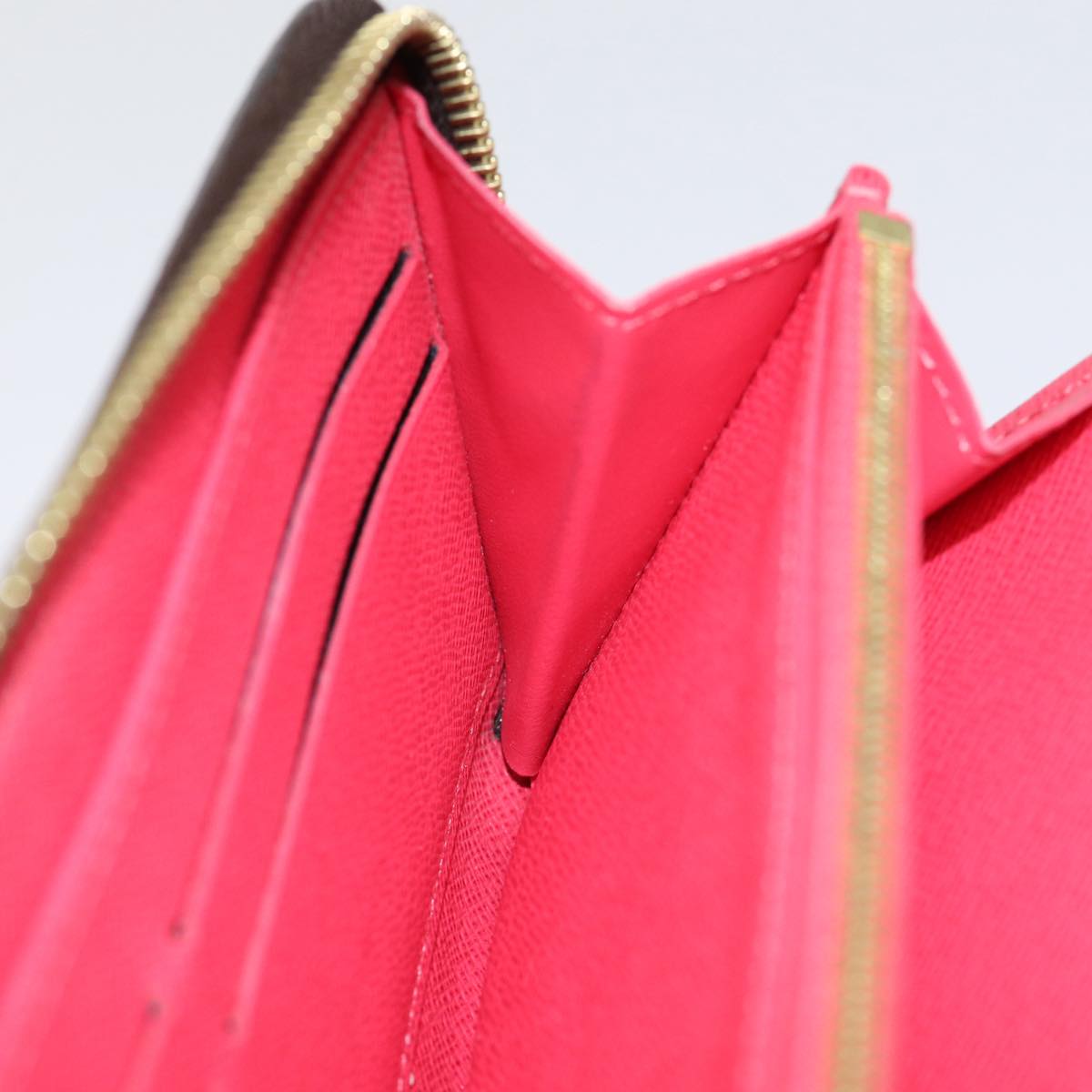 LOUIS VUITTON Zippy wallet