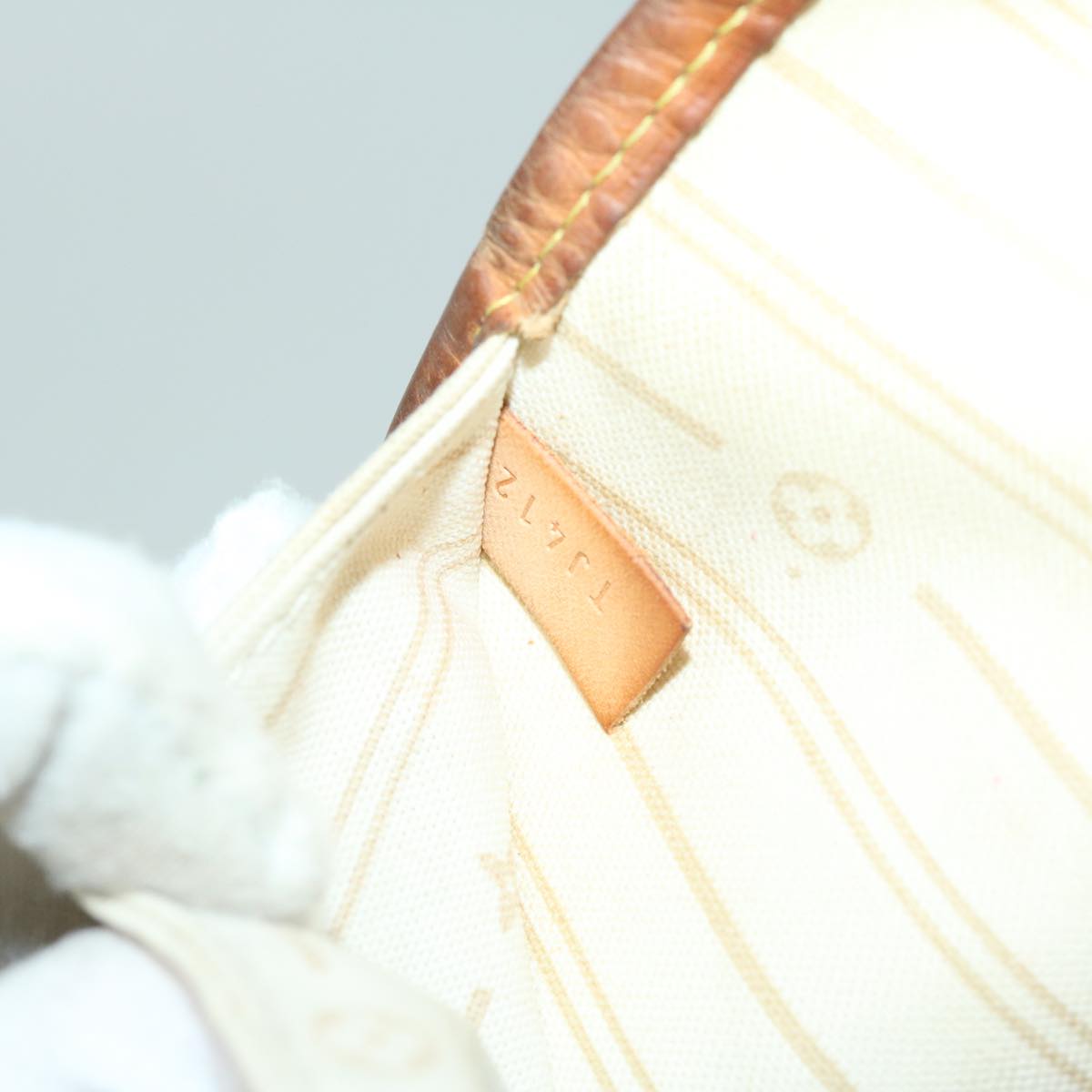 LOUIS VUITTON Neverfull GM Tote