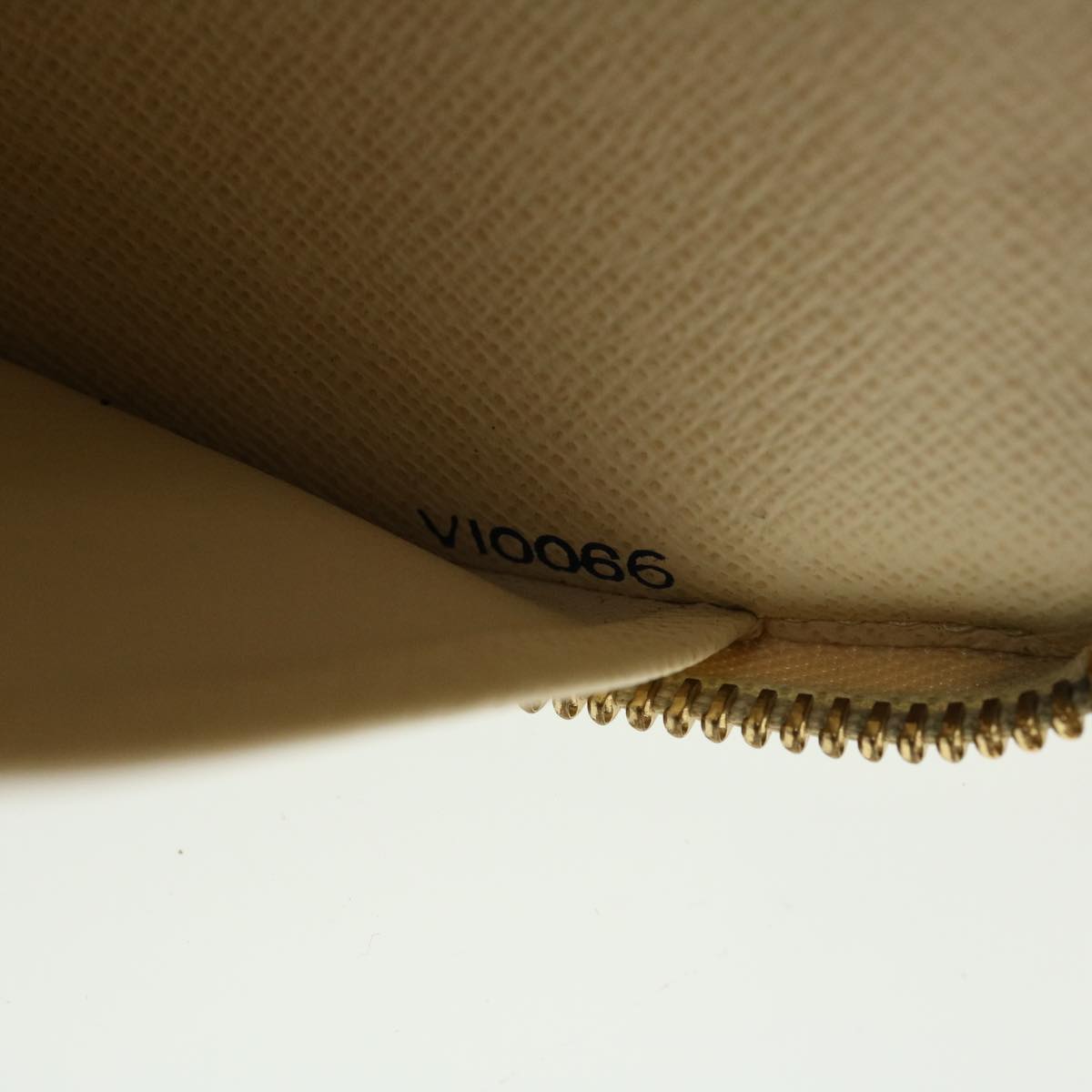 LOUIS VUITTON Zippy organizer Wallet