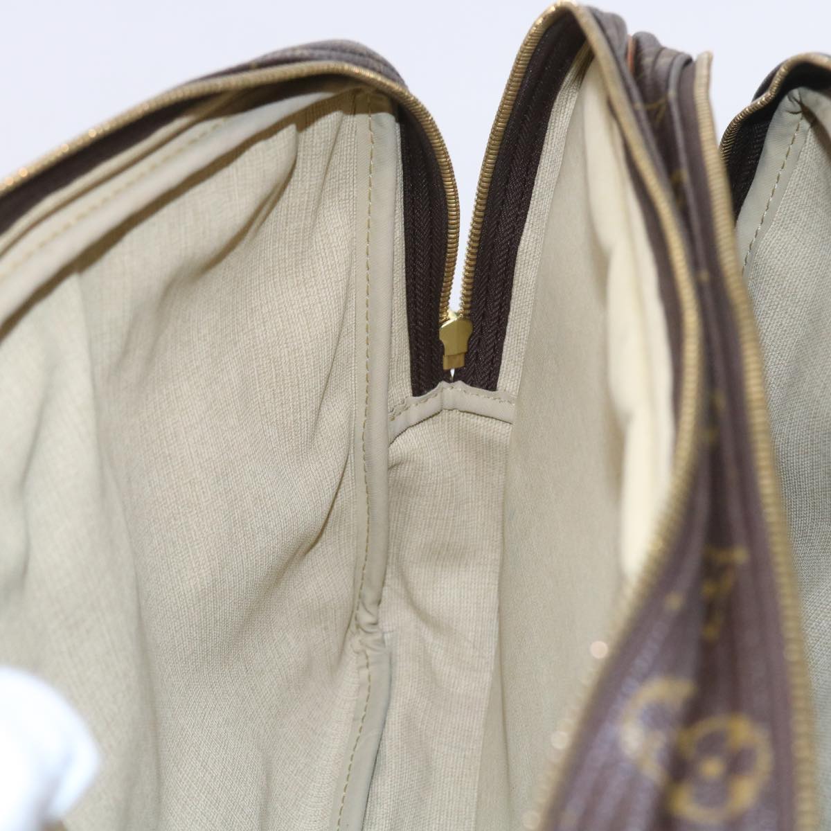 LOUIS VUITTON Reporter Shoulder Bag