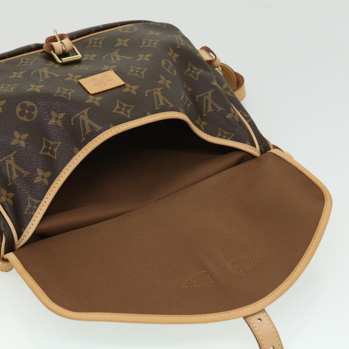 Louis Vuitton Saumur 35 Shoulder Bag