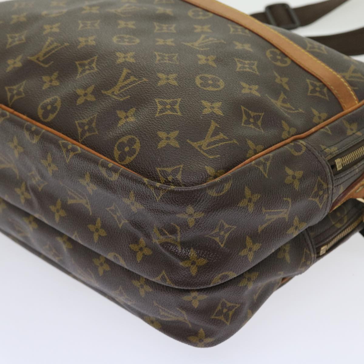 LOUIS VUITTON Reporter Shoulder Bag