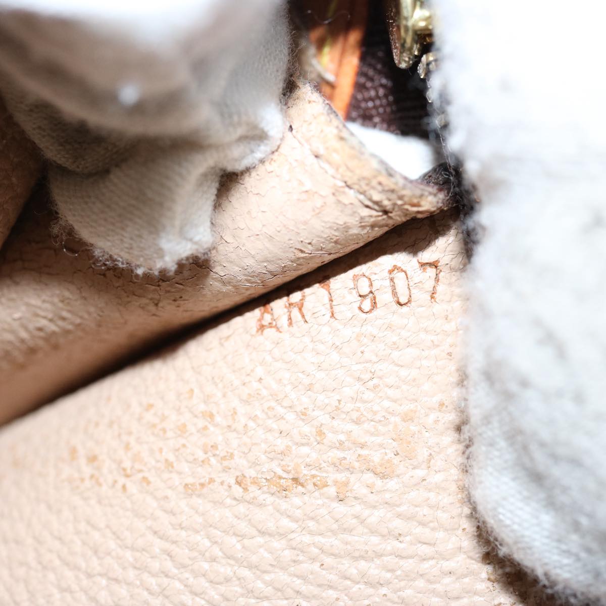LOUIS VUITTON Poche Toilette 15 Clutch Bag