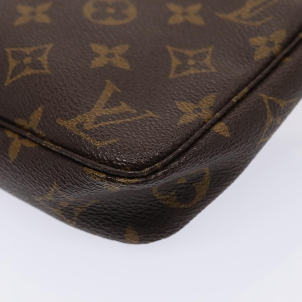 LOUIS VUITTON Pochette Accessoire Clutch Bag