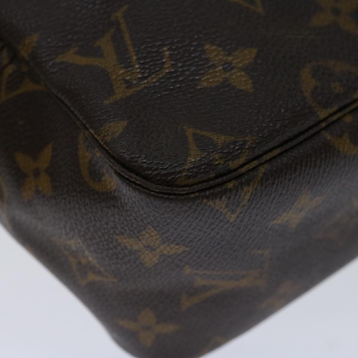LOUIS VUITTON Trousse Toilette 28 Clutch Bag