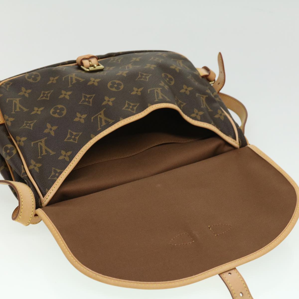 Louis Vuitton Saumur 35 Shoulder Bag