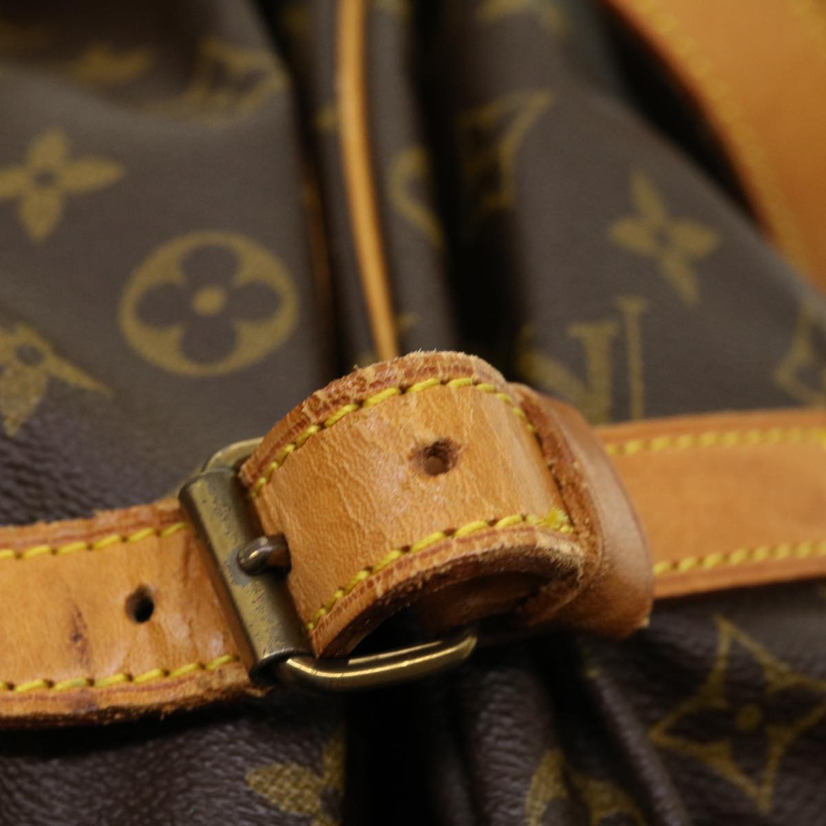 Louis Vuitton Saumur 35 Shoulder Bag