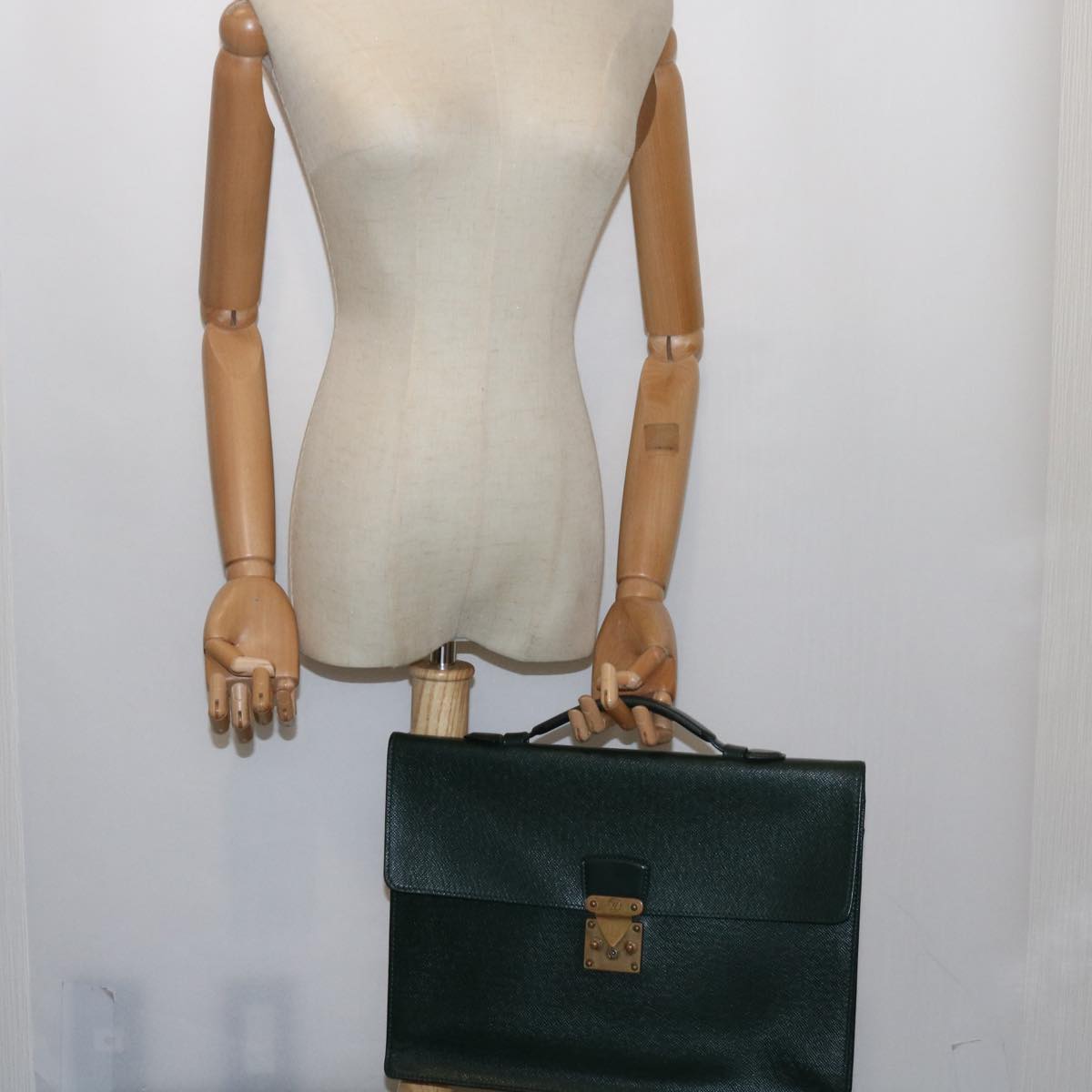 LOUIS VUITTON Robusto Briefcases & Attaches