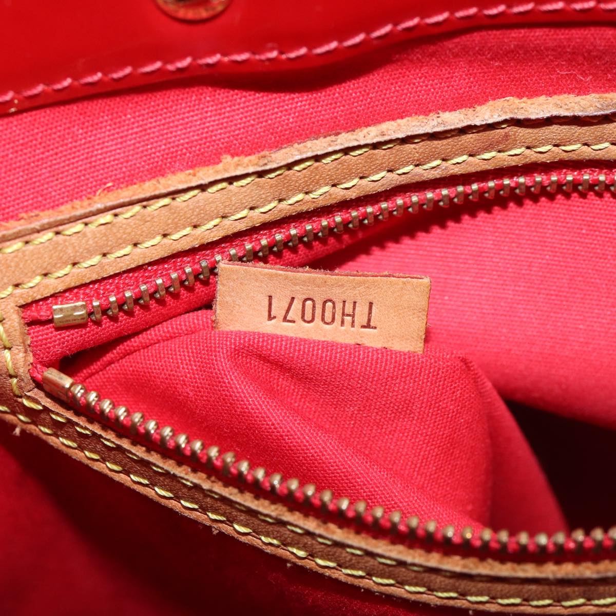 LOUIS VUITTON Reade Handbag