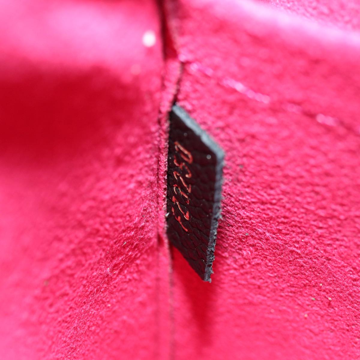 LOUIS VUITTON Neverfull MM Tote