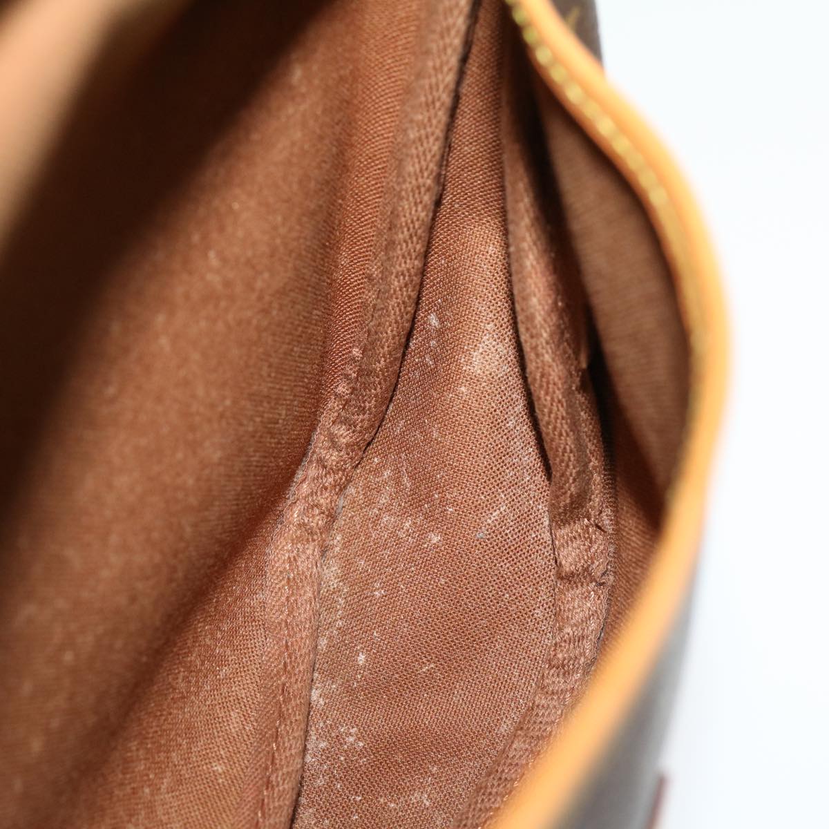 Louis Vuitton Saumur 30 Shoulder Bag