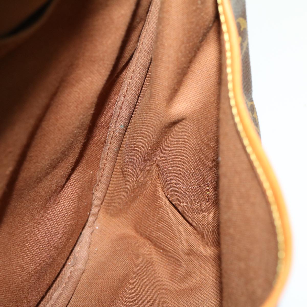 Louis Vuitton Saumur 35 Shoulder Bag