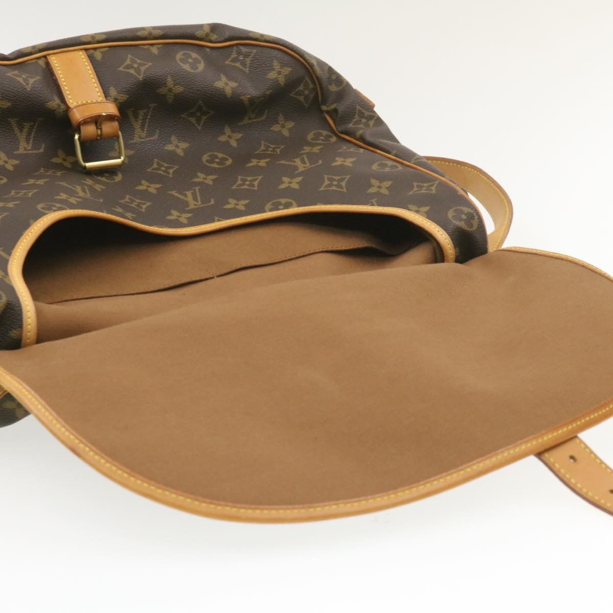 Louis Vuitton Saumur 35 Shoulder Bag