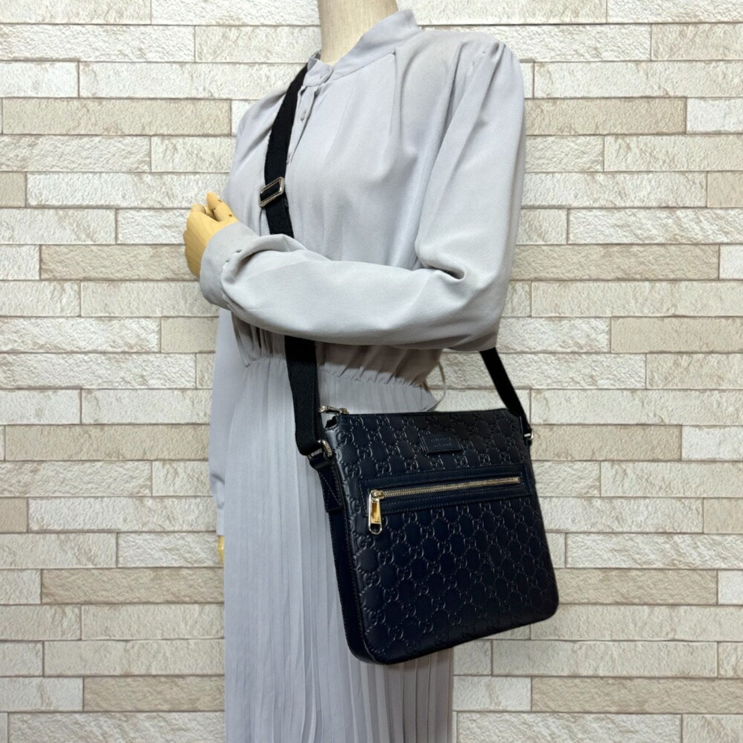 Gucci Navy Leather Shoulder Bag