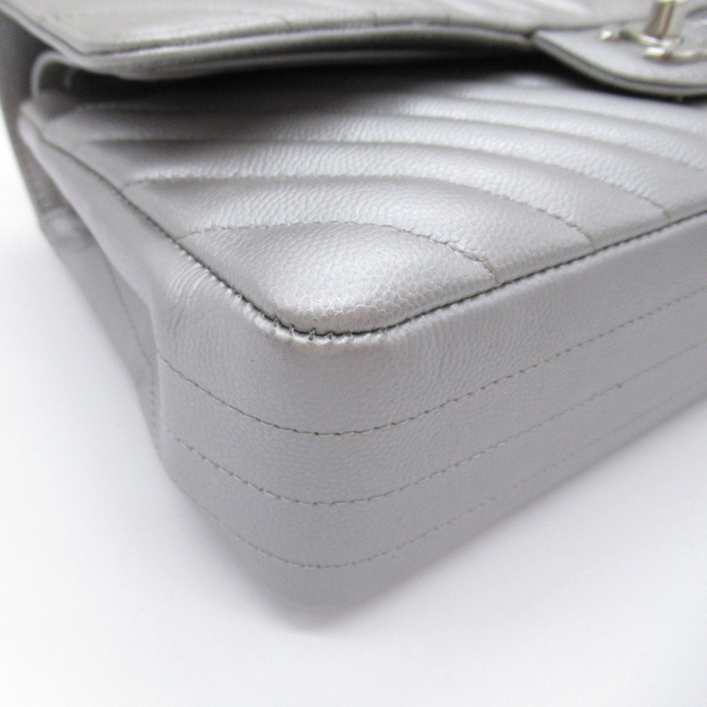 CHANEL V-stitched ChainShoulder Silver Caviar Skin (Grained Calf)