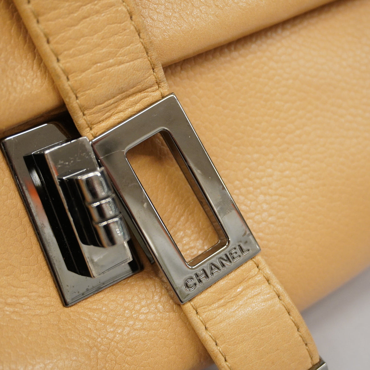 ChanelAuth  2.55 Chain Shoulder Bag Women's Caviar Leather Shoulder Bag Beige