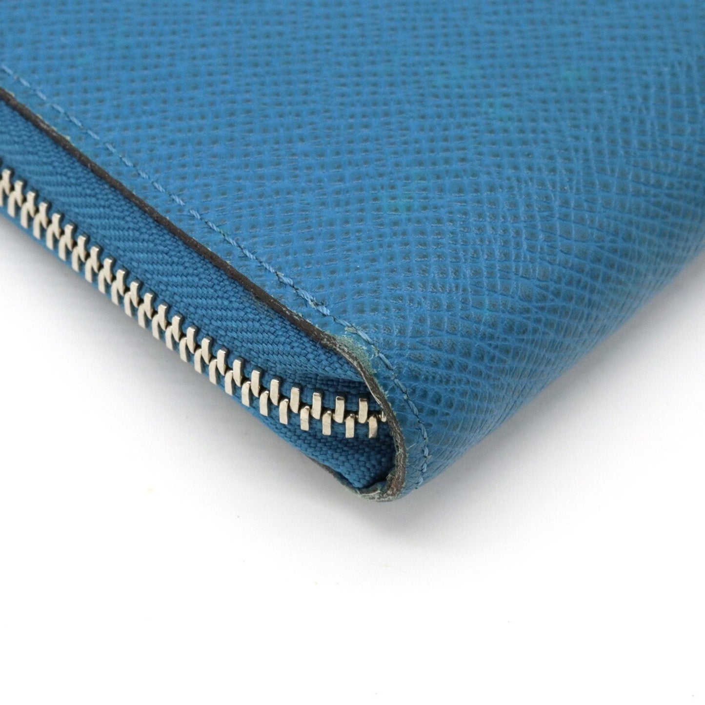 LOUIS VUITTON Taiga Zippy Vertical Round Long Wallet Iceberg M32836