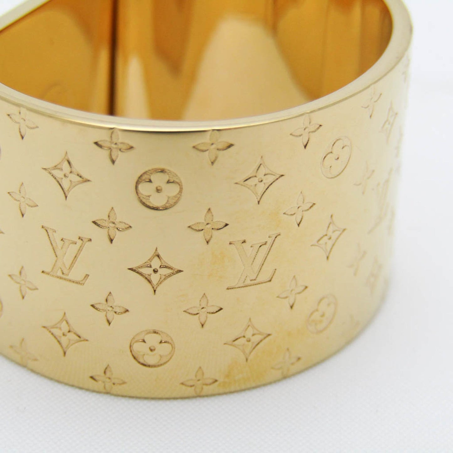 LOUIS VUITTON Metal Scarf Ring Gold Textile brooch nanogram M00226