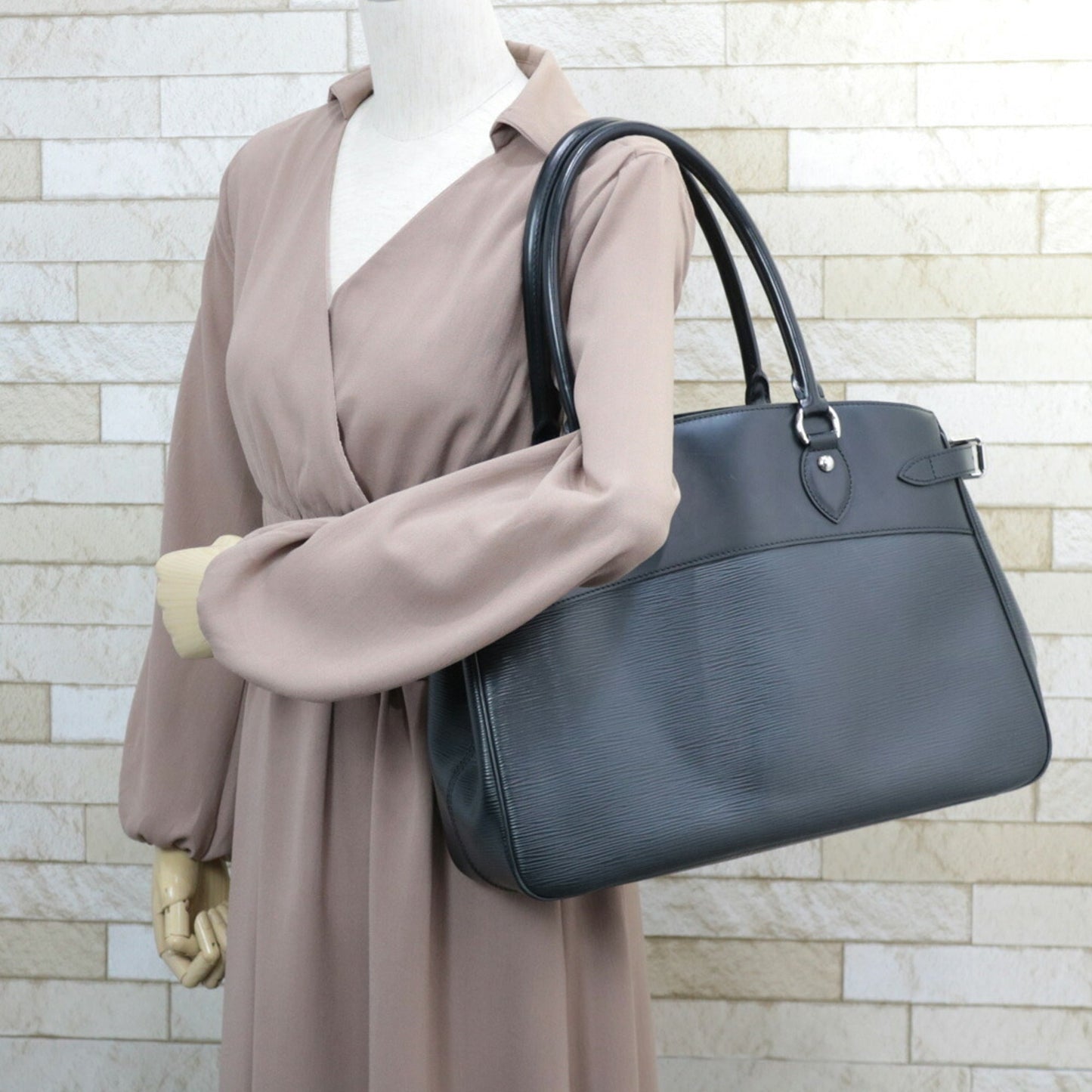 LOUIS VUITTON Shoulder Bag Epi Passy GM M59252 Black Ladies