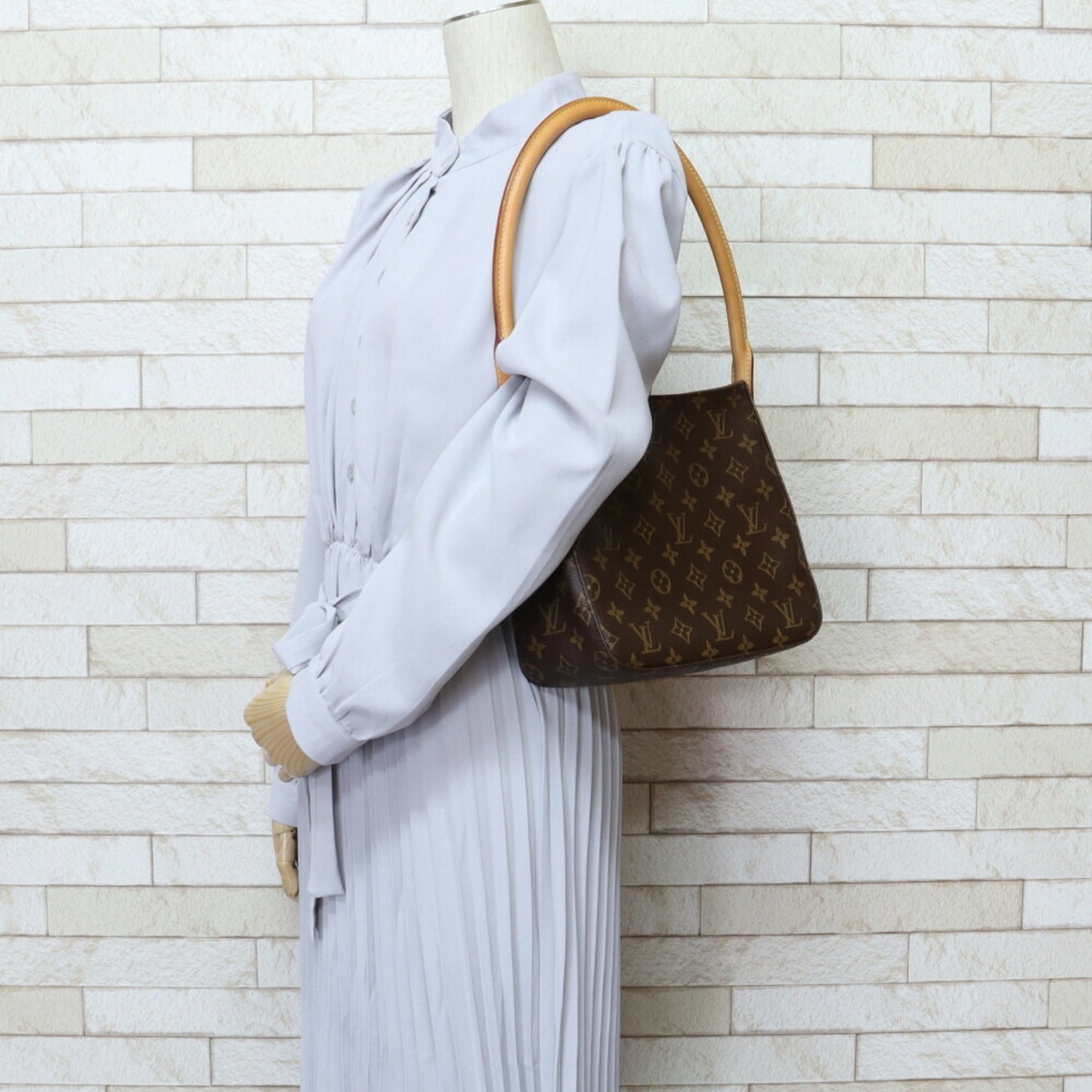 Louis Vuitton Looping MM Monogram Shoulder Bag Canvas Brown Ladies