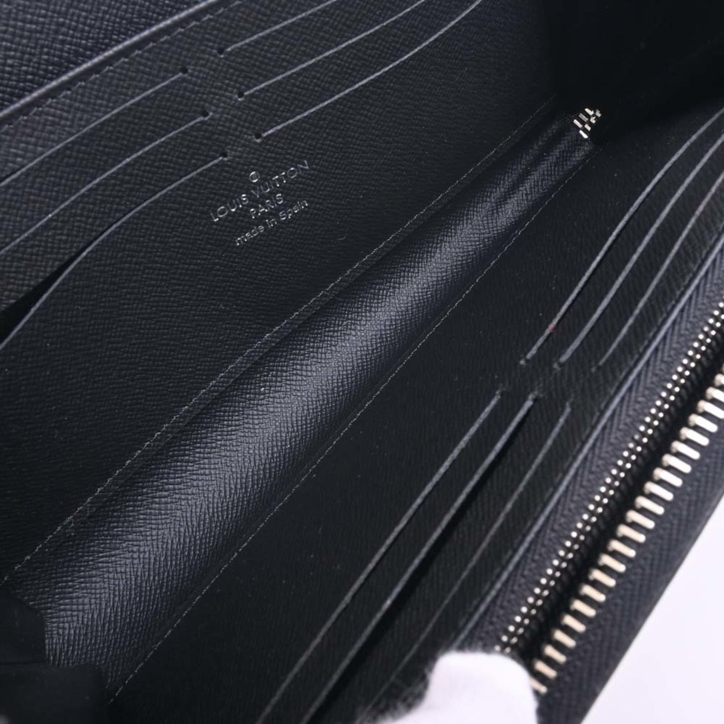 LOUIS VUITTON Taiga Zippy Dragonne Long Wallet M69409 Black Ladies