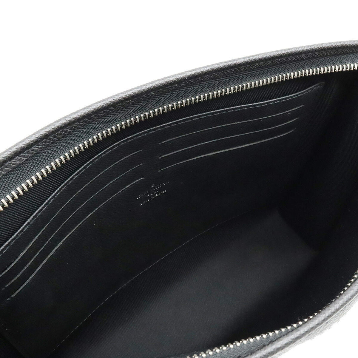 LOUIS VUITTON Taiga Pochette Voyage MM Second Bag Clutch Calf Leather Noir Black M30547