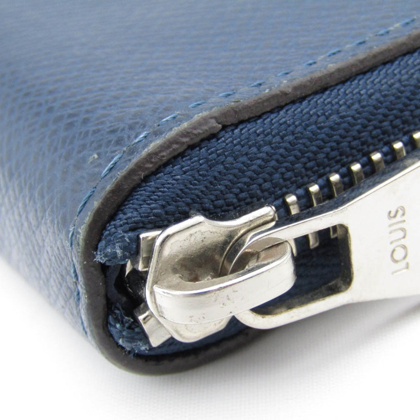 LOUIS VUITTON Taiga Zippy Wallet M32837 Men's Taiga Leather Long Wallet [bi-fold] Navy,Ocean
