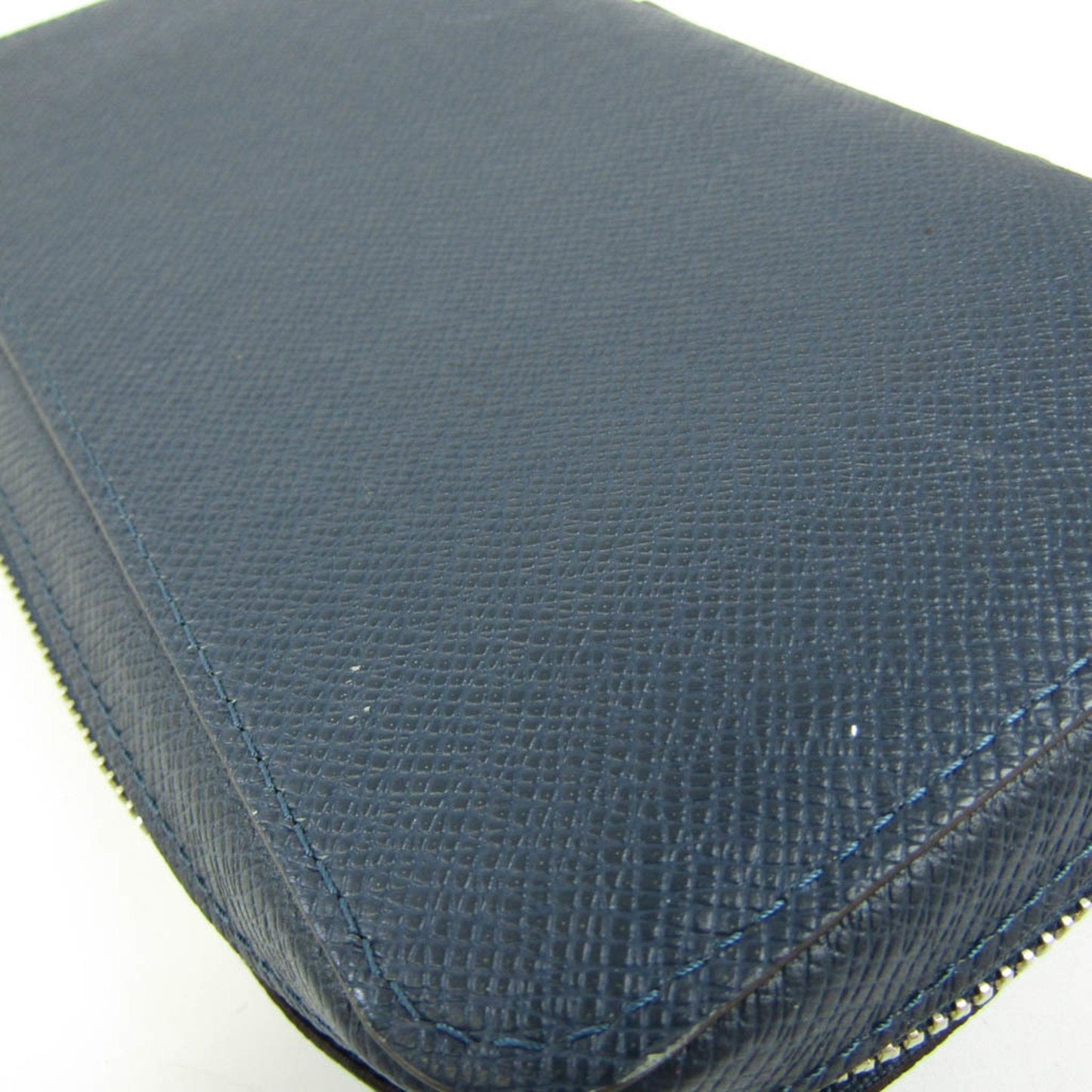 LOUIS VUITTON Taiga Zippy XL M42098 Men's Taiga Leather Long Wallet [bi-fold] Ocean