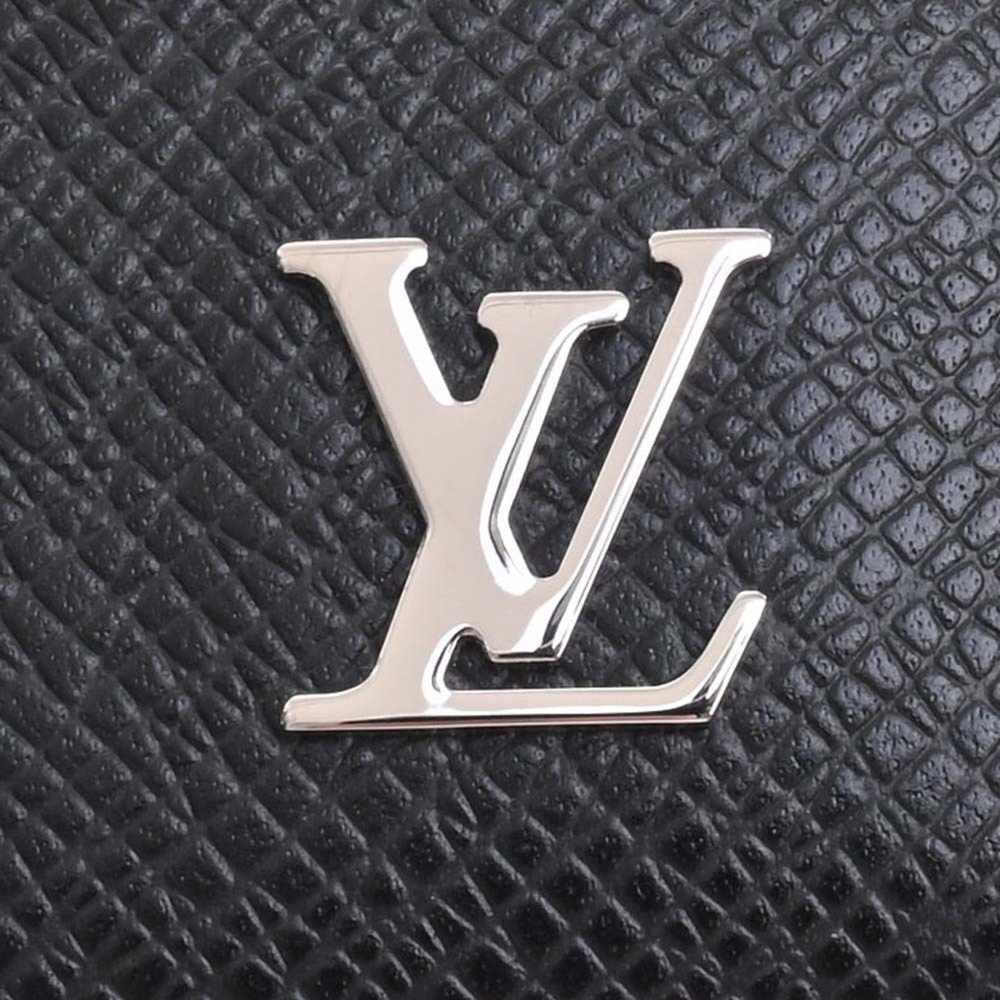 LOUIS VUITTON Taiga Zippy Dragonne Long Wallet M69409 Black Ladies