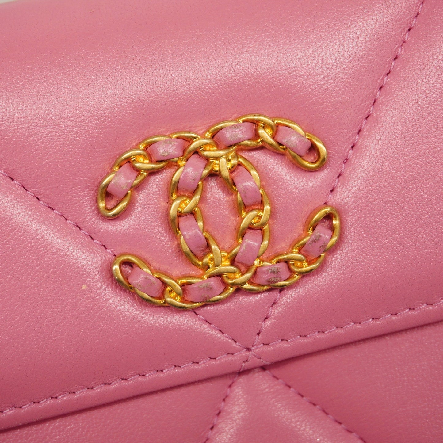 ChanelAuth  19 Gold Hardware Women's Lambskin Long Wallet [bi-fold] Pink