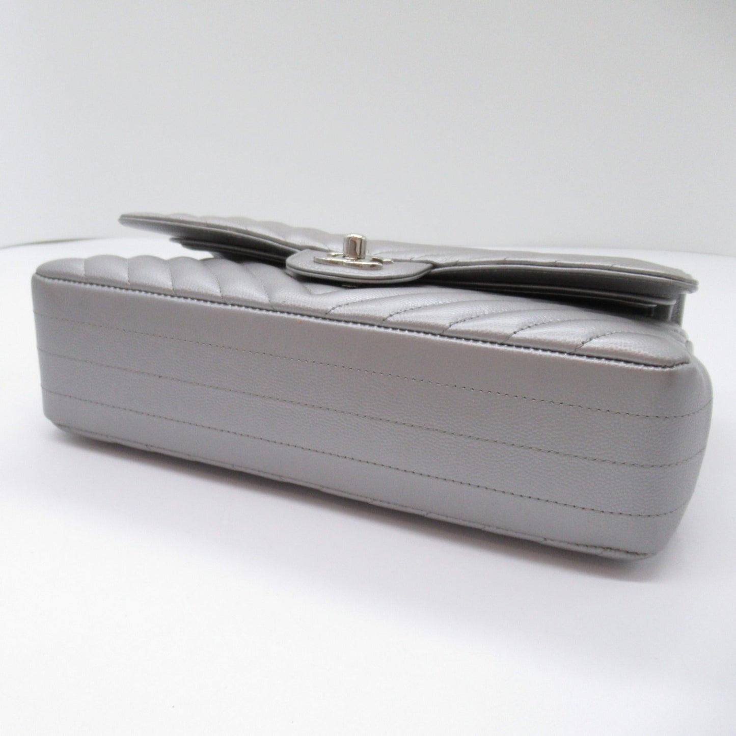CHANEL V-stitched ChainShoulder Silver Caviar Skin (Grained Calf)