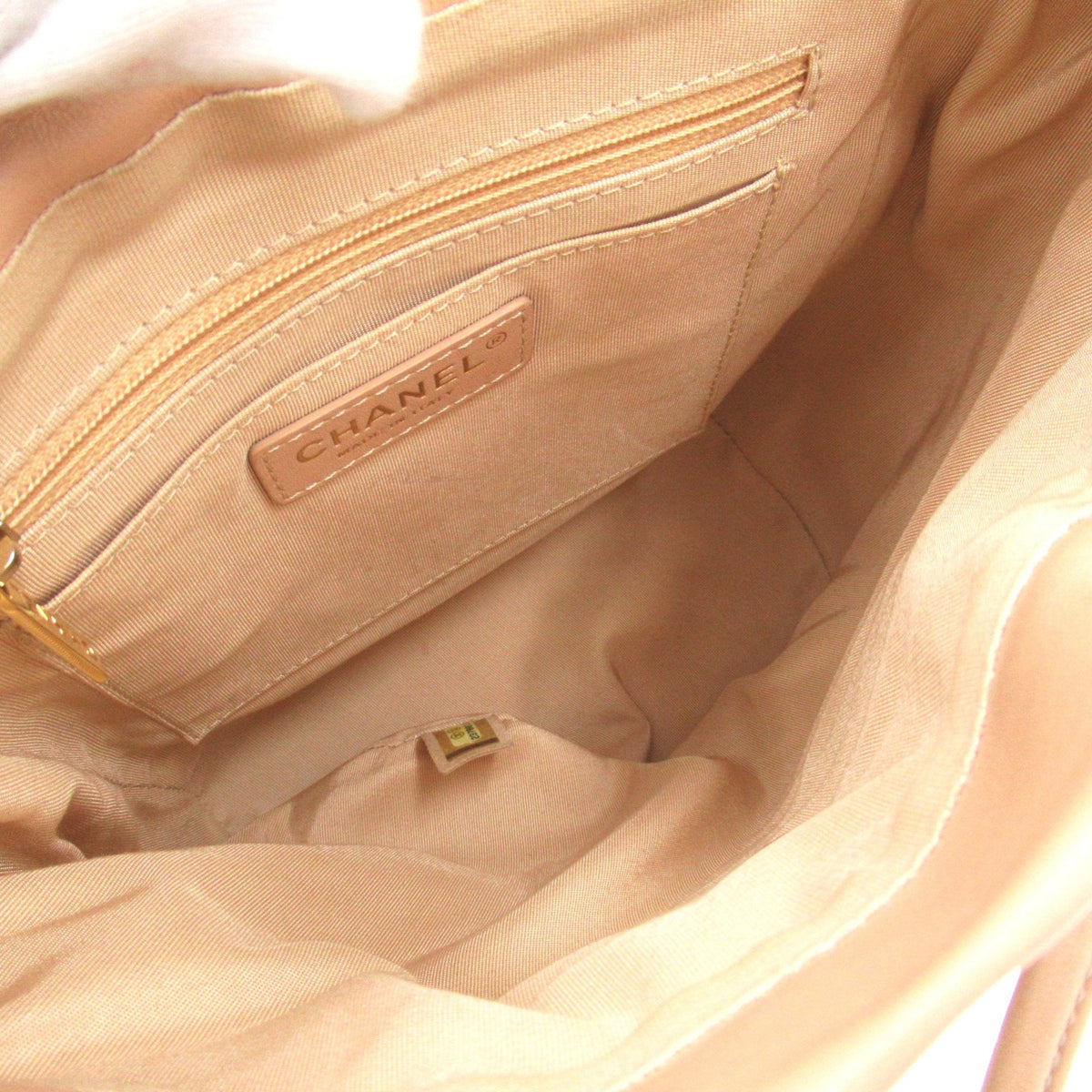 CHANEL V-stitch Rucksack Beige leather