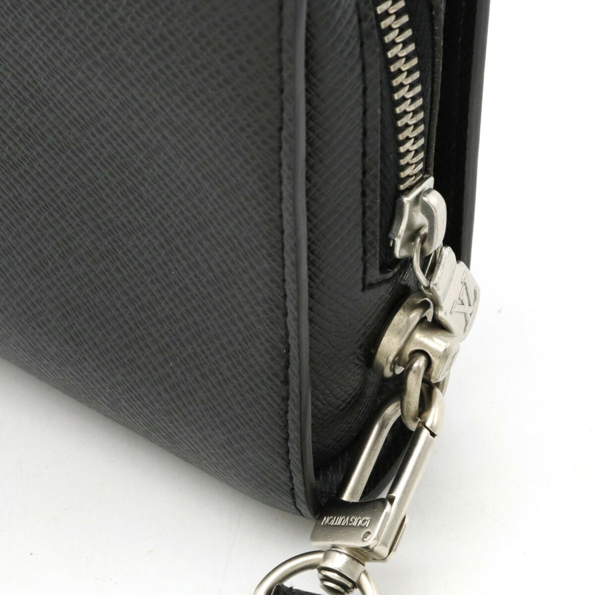 LOUIS VUITTON Taiga Baikal Second Bag Clutch Handbag Ardoise Black No Sticky M30182