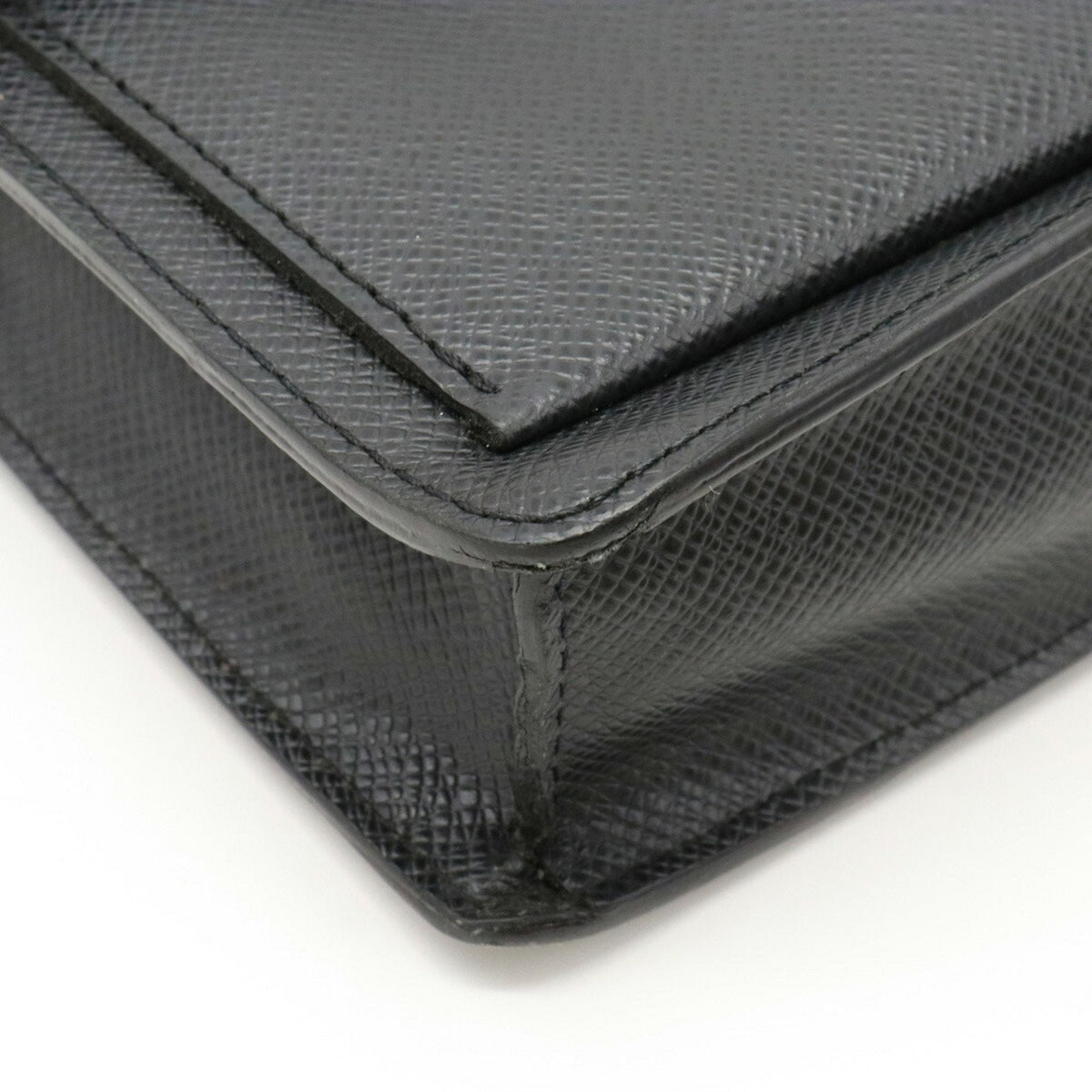 LOUIS VUITTON Taiga Belair Second Bag Clutch Ardoise Black M32592