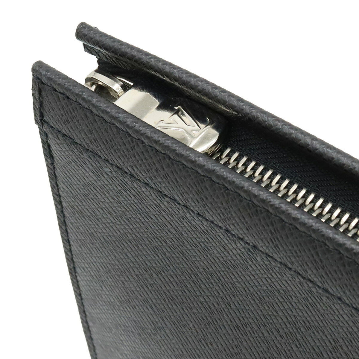 LOUIS VUITTON Taiga Pochette Voyage MM Second Bag Clutch Calf Leather Noir Black M30547