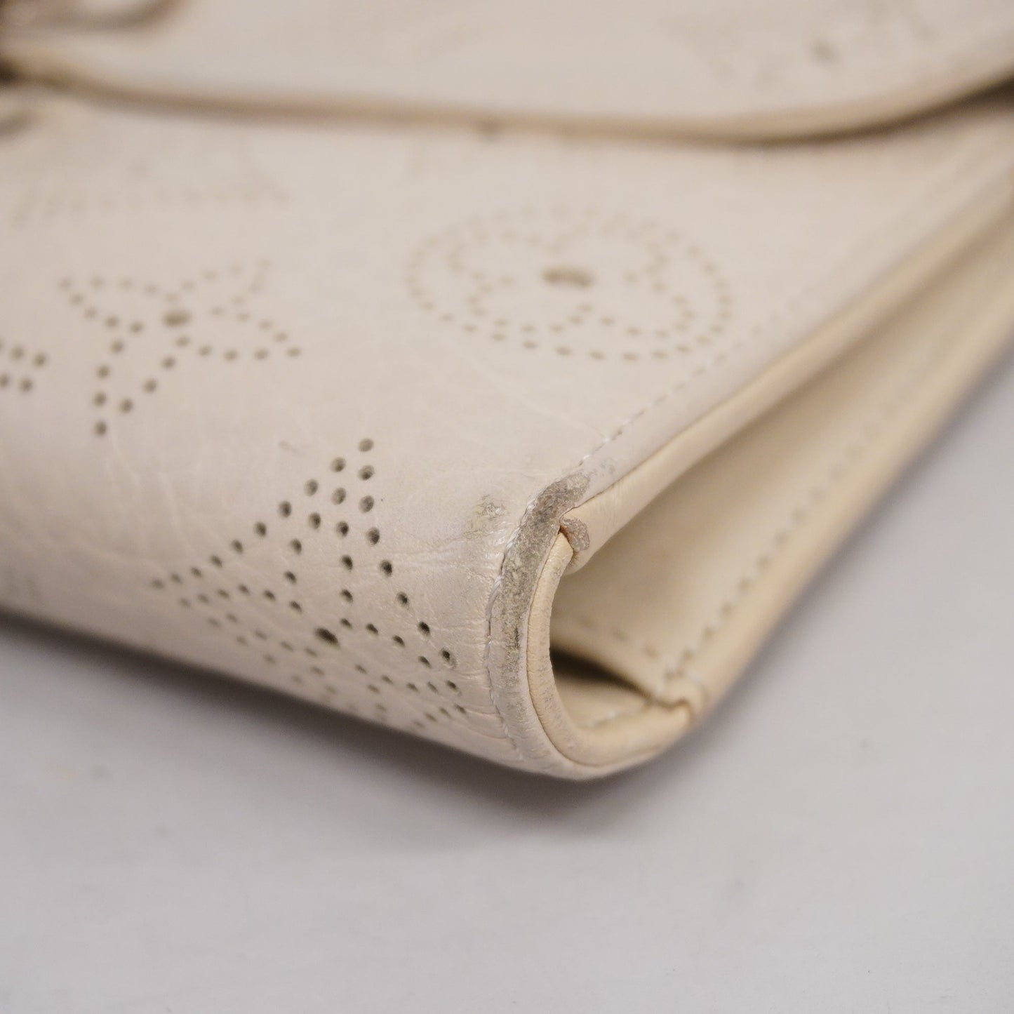 LOUIS VUITTONAuth  Mahina Portefeuilles Amelia M58156 Women's Long Wallet Blanc