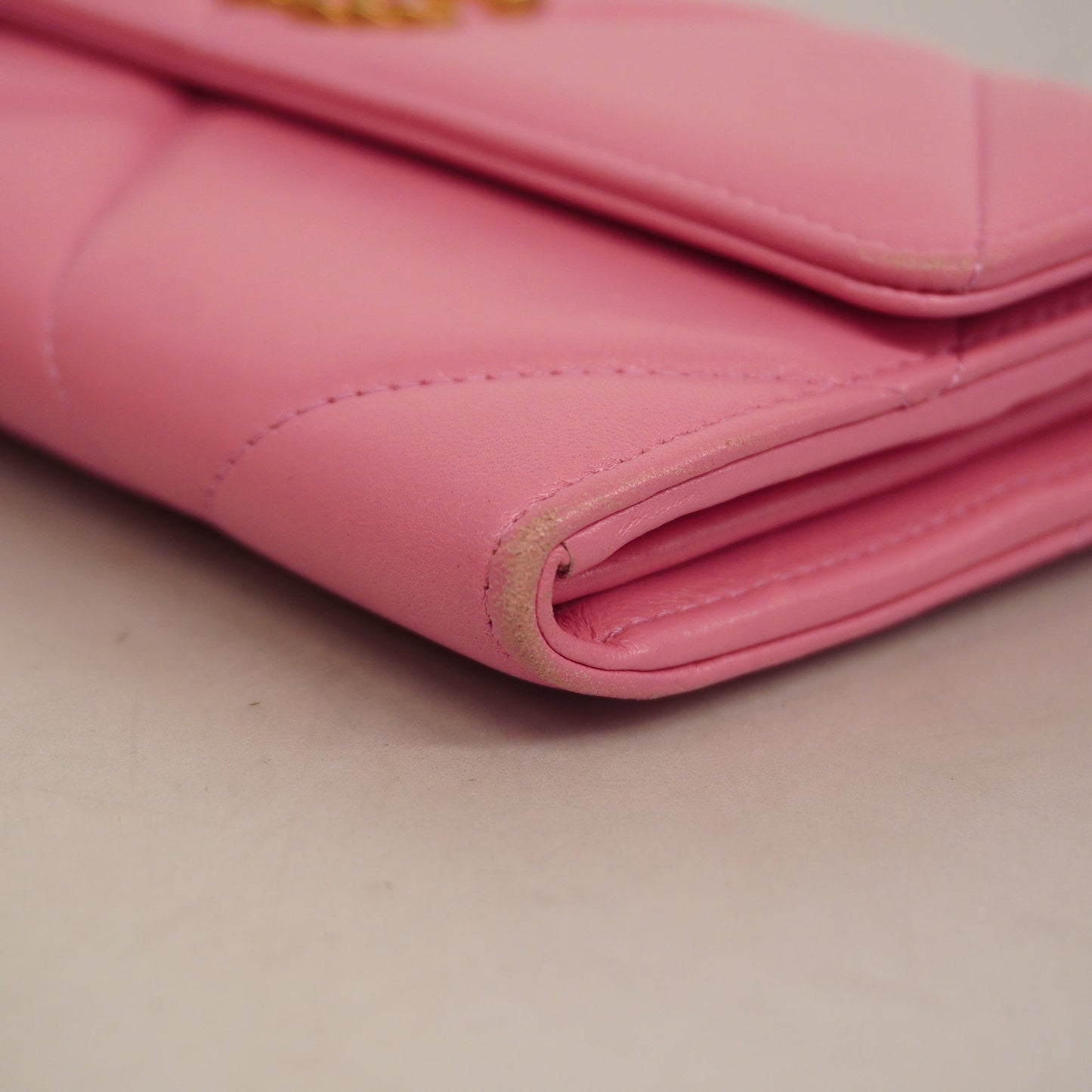 ChanelAuth  19 Gold Hardware Women's Lambskin Long Wallet [bi-fold] Pink